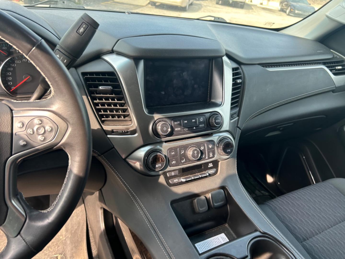 2018 White Chevrolet Tahoe LS 2WD (1GNSCAKC7JR) with an 5.3L V8 OHV 16V engine, 6A transmission, located at 1687 Business 35 S, New Braunfels, TX, 78130, (830) 625-7159, 29.655487, -98.051491 - Photo#11